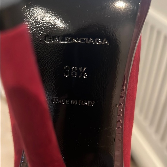 Balenciaga Elegant Red Suede Peep-Toe Heels - Picture 2 of 7